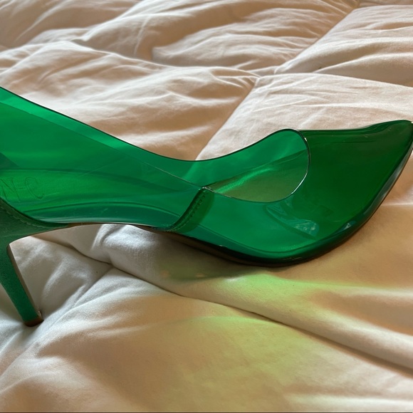 Fun Green Heels - Picture 8 of 8